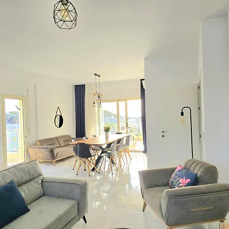 Sunny Penthouse - 216 아파트